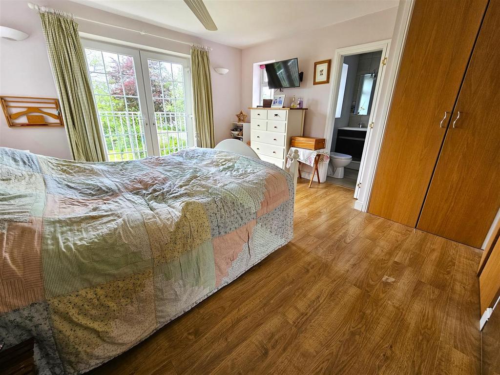 Master bedroom.jpg