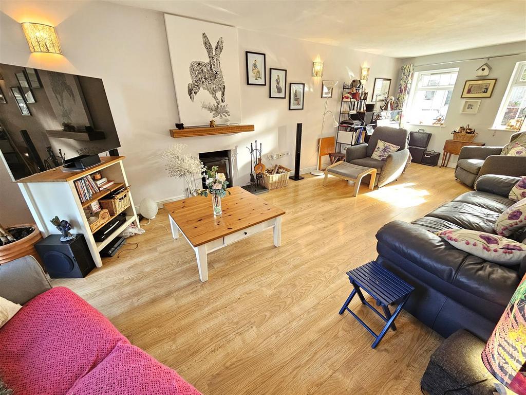 Living Room 2.jpg