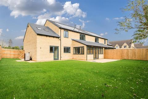 4 bedroom semi-detached house for sale, Rosehill Close, Bradenstoke, Chippenham