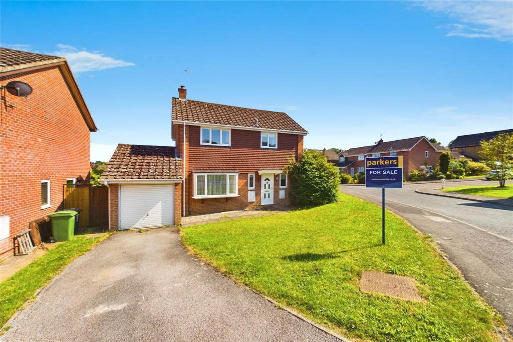 Highworth Way, Tilehurst, Reading... 3 bed detached house for sale £
