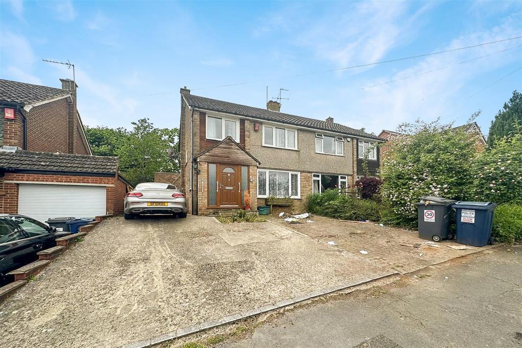 Hughenden Avenue, High HP13 3 bed house to rent £1,950 pcm (£