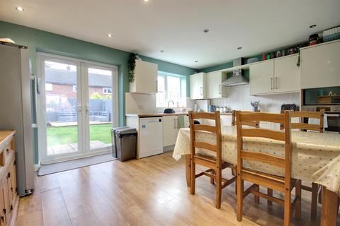 3 bedroom end of terrace house for sale, Carnaby Close, Leconfield, Beverley