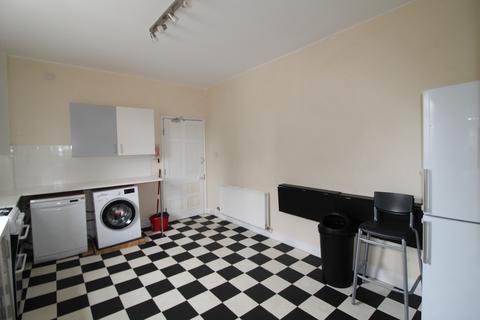 4 bedroom maisonette to rent, North Bridge Place, EX4