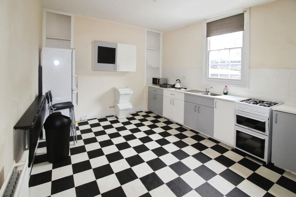 Dd187343-Kitchen