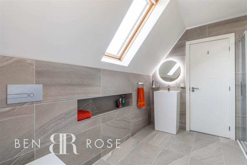 Jack &amp; Jill Ensuite