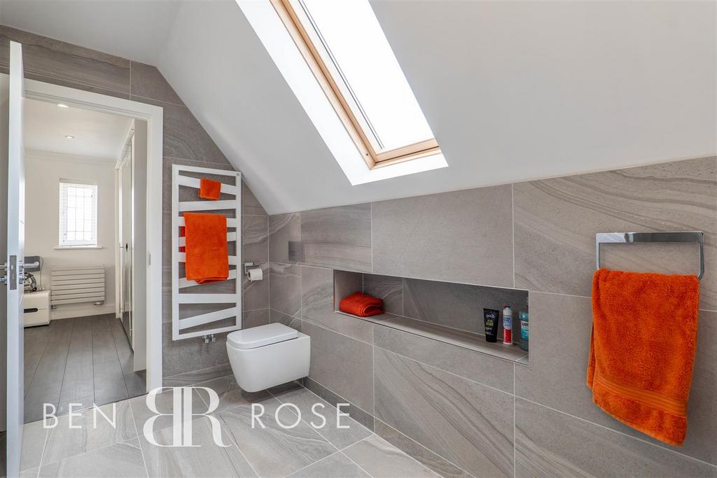 Jack &amp; Jill Ensuite
