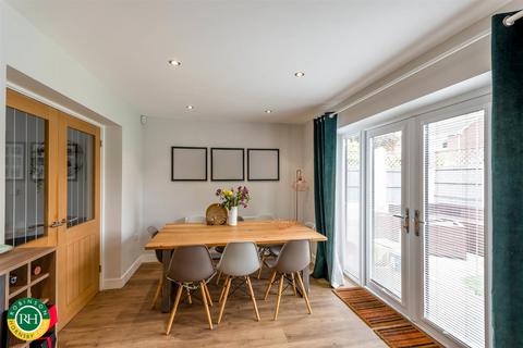 6 Glendale Road, Sprotbrough, Doncaster, DN5 7RA