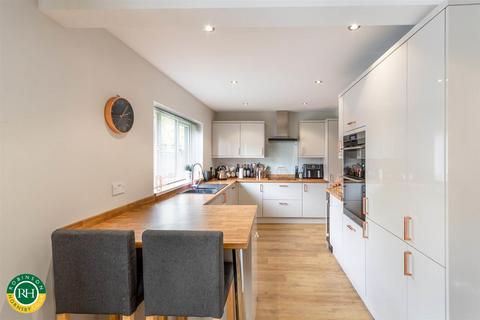 6 Glendale Road, Sprotbrough, Doncaster, DN5 7RA