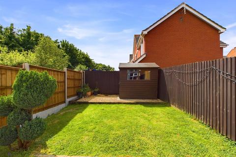 3 bedroom end of terrace house for sale, Harness Close, Hempsted, Gloucester