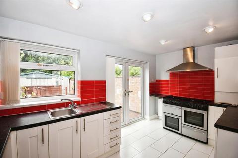 2 bedroom end of terrace house for sale, Bethune Avenue, Hull