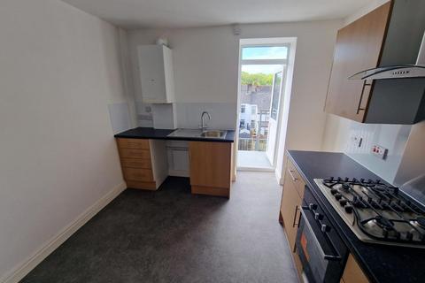 2 bedroom maisonette to rent, Windsor Road, Penarth