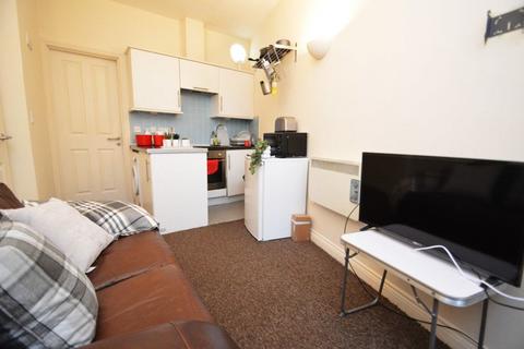 2 bedroom flat to rent, Kingsgate House - DH1