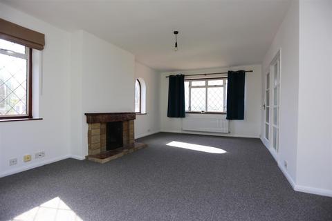 2 bedroom bungalow to rent, Beechwood Close, Brighton