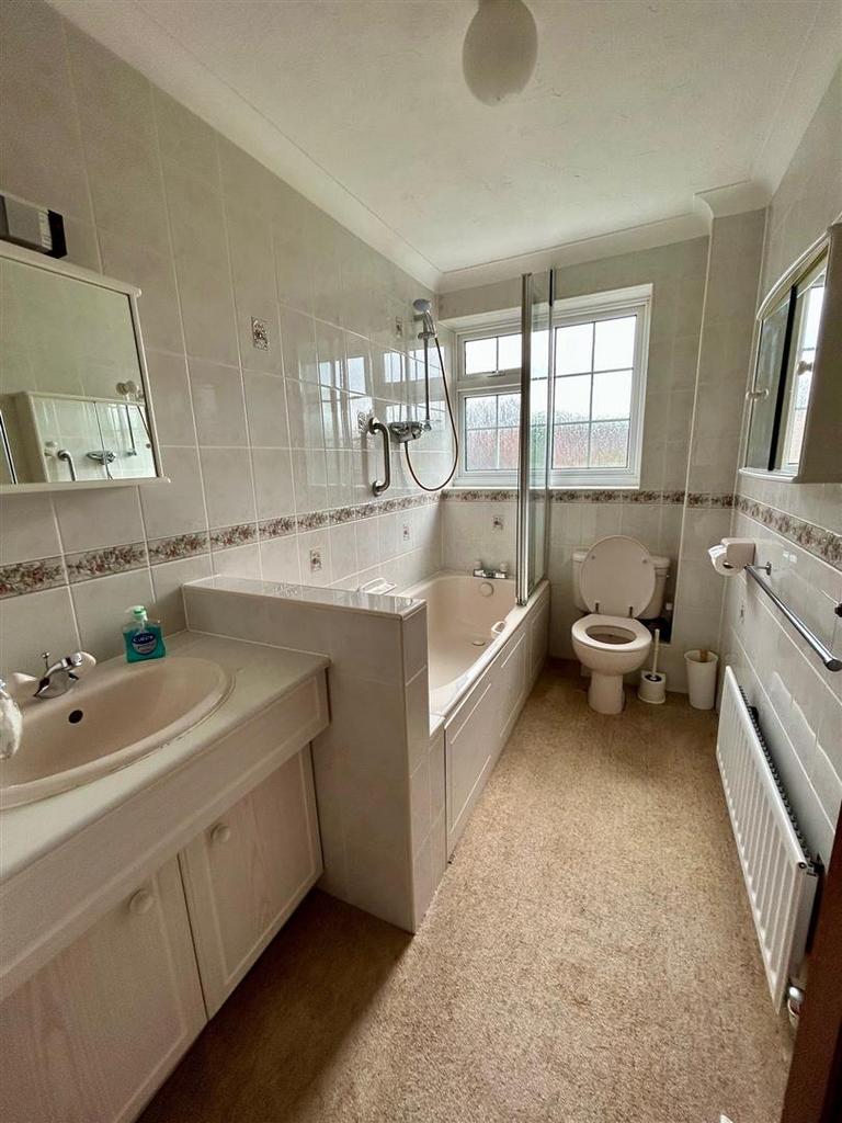 Bathroom .1.jpg