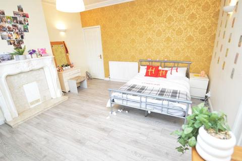 6 bedroom house to rent, Belle Vue Terrace - DH1