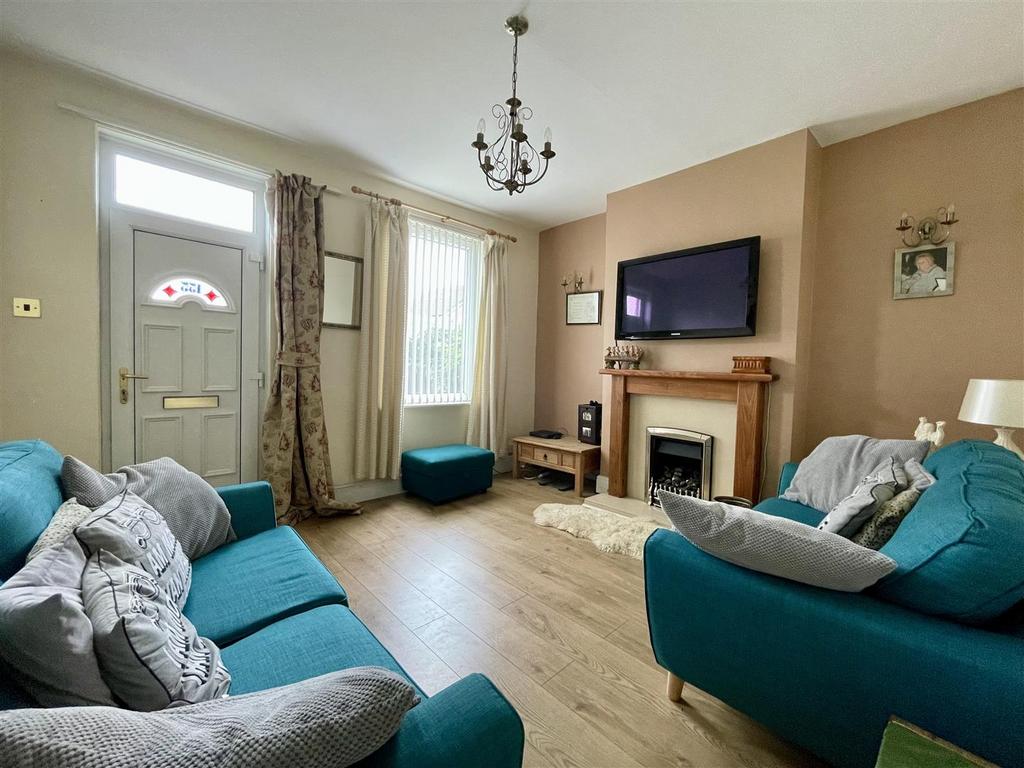 Spark Lane, Mapplewell, Barnsley S75 6AE 2 bed terraced house for sale