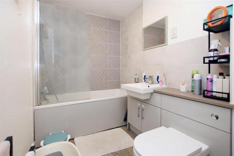 146 Dunlop Close, Dartford, DA1 5LS