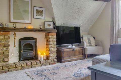 2 bedroom maisonette for sale, Barn Court, High Wycombe HP12