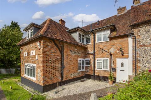 2 bedroom maisonette for sale, Barn Court, High Wycombe HP12