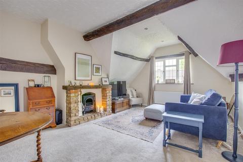 2 bedroom maisonette for sale, Barn Court, High Wycombe HP12