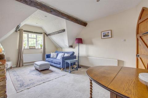 2 bedroom maisonette for sale, Barn Court, High Wycombe HP12