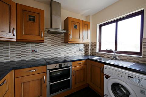 2 bedroom flat to rent, Castle Court, Kirkintilloch