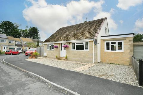 4 bedroom detached bungalow to rent, Lakeside, Fairford