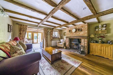 3 bedroom cottage to rent, Brox Mews, Surrey KT16