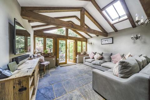 3 bedroom cottage to rent, Brox Mews, Surrey KT16