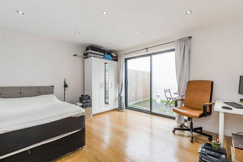 4 bedroom mews to rent, N19