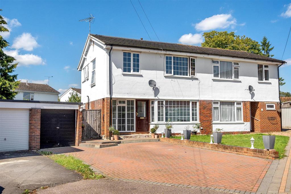 Ivens Way, Harrietsham, Maidstone 3 bed semidetached house for sale