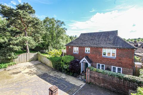 3 bedroom detached house for sale, Wells Place, Westerham TN16