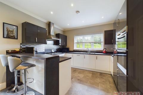 4 bedroom detached house for sale, Llys Clark, Caergwrle, Wrexham