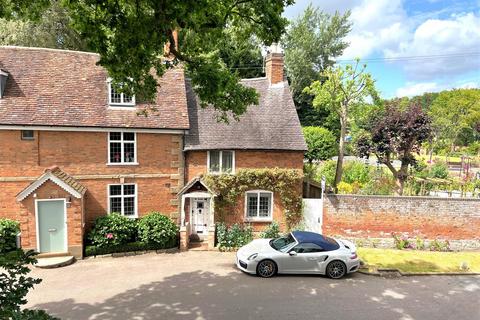 2 bedroom detached house for sale, Bridge End, Warwick