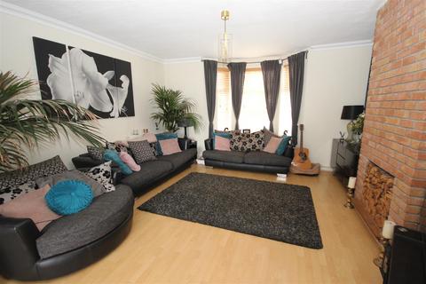 4 bedroom semi-detached house for sale, Heol Y Forlan, Whitchurch, CARDIFF