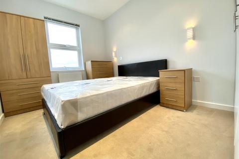 2 bedroom flat to rent, Mill Lane, London