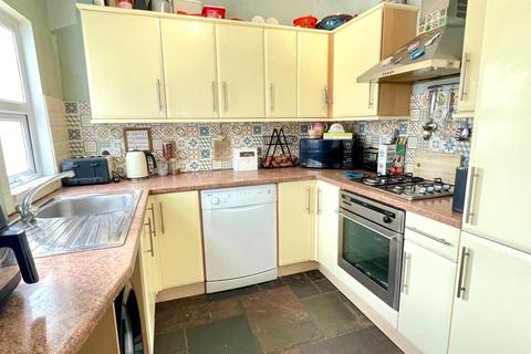 2 bedroom end of terrace house for sale, Winllan Avenue, West Shore, Llandudno