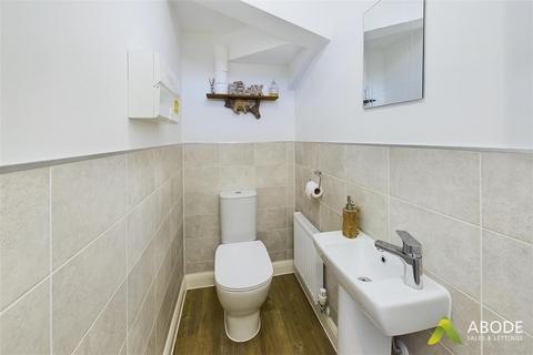 65 Sorrel Close, Uttoxeter, ST14 8UP