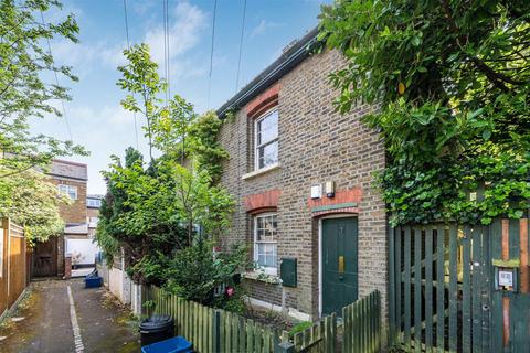 4 bedroom end of terrace house for sale, Malthouse Passage, Barnes, London, SW13