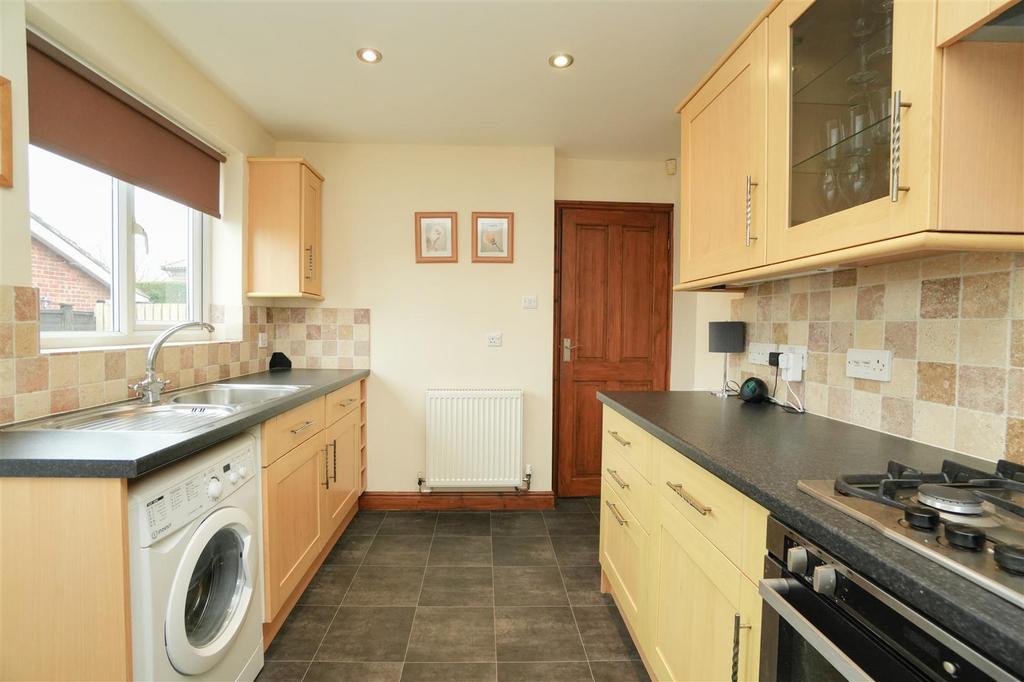 Hambleton View, Tollerton, York 2 bed semidetached bungalow to rent