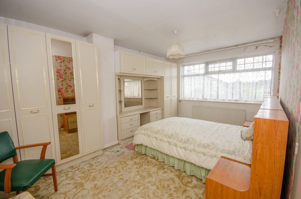 Bedroom 1.jpg