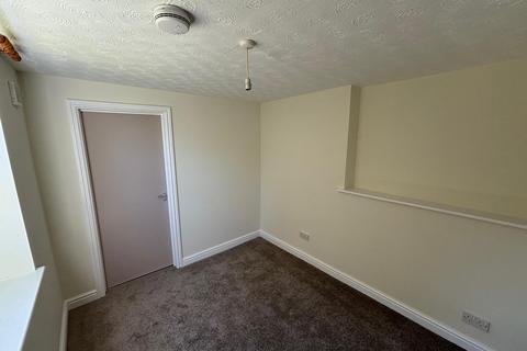 2 bedroom flat to rent, Evesham Road, Astwood Bank, Redditch