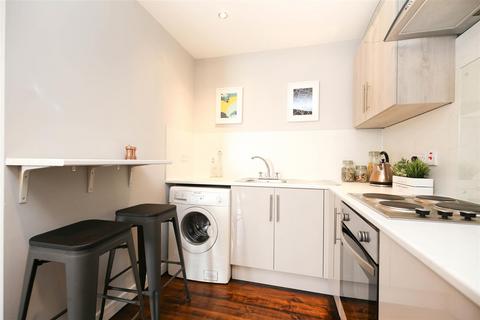 2 bedroom flat to rent, Sixth Avenue, Newcastle Upon Tyne NE6