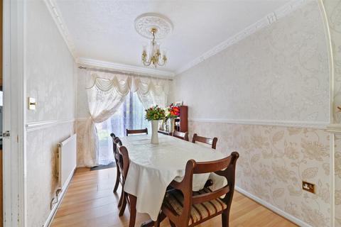 4 bedroom house for sale, Heathfield Drive, Mitcham CR4