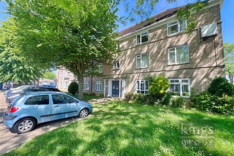 2 bedroom property for sale, Heaths Close, Enfield