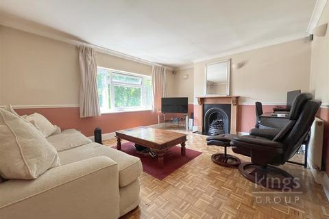 2 bedroom property for sale, Heaths Close, Enfield