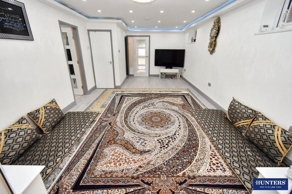 Lounge-dining room