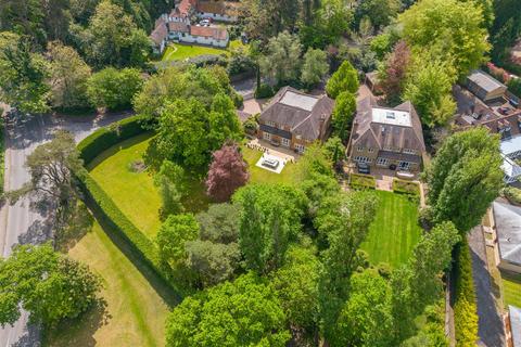 Montagne Coronation Road, Ascot, SL5 9HY
