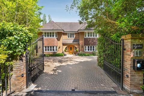 Montagne Coronation Road, Ascot, SL5 9HY