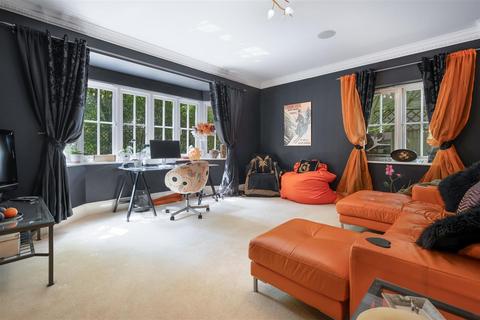 Montagne Coronation Road, Ascot, SL5 9HY